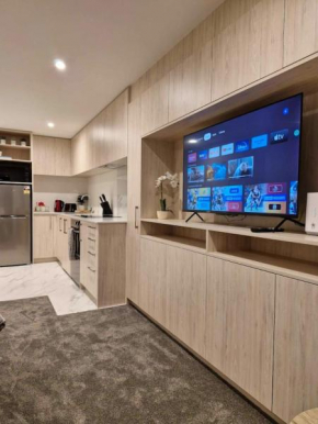 Cosy CBD Studio Apartment 6